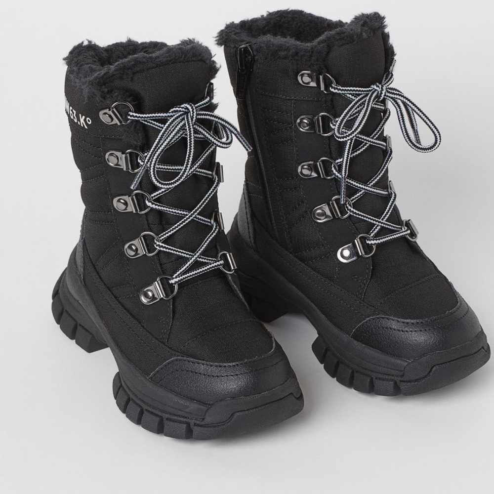 Like NEW size 8 Waterproof boy/girl winter boots ❄️
